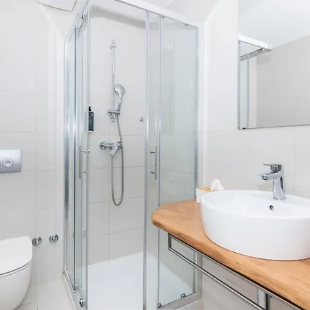 アパートホテル Forgotten Garden ポルトローシュ