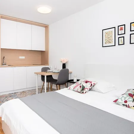 Forgotten Garden アパートホテル ポルトローシュ