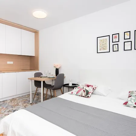 Aparthotel Forgotten Garden Apartments Portoroz