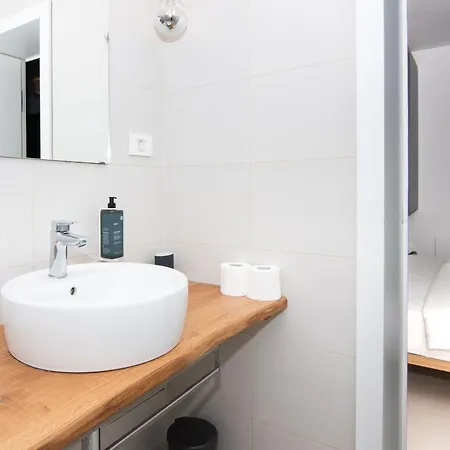 アパートホテル Forgotten Garden ポルトローシュ