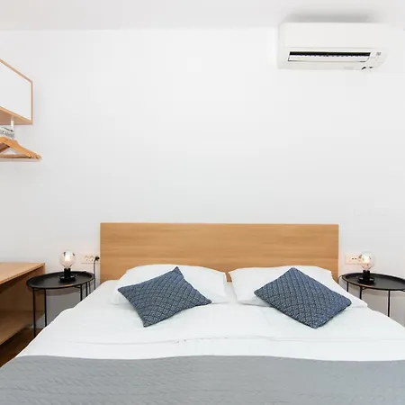 アパートホテル Forgotten Garden ポルトローシュ