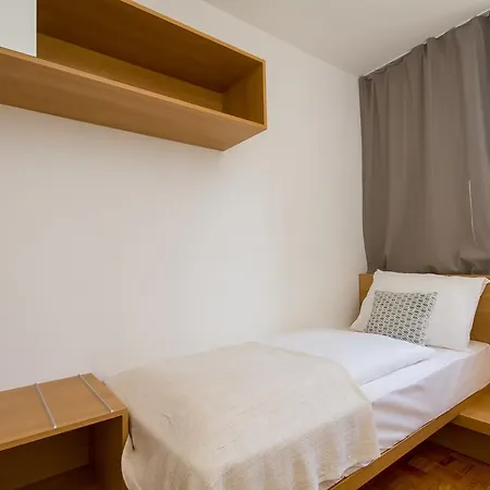 アパートホテル Forgotten Garden ポルトローシュ