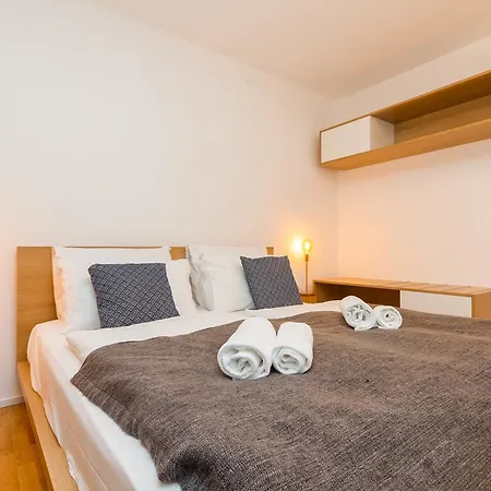 Forgotten Garden アパートホテル ポルトローシュ