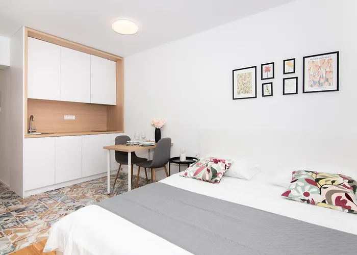 Aparthotel Forgotten Garden Apartments Portoroz